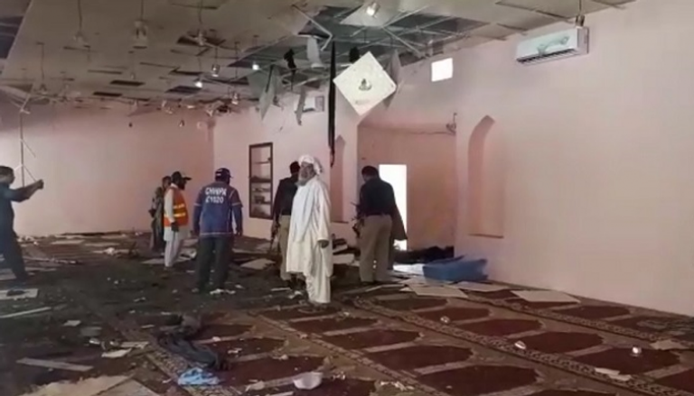 آثار التفجير الذي استهدف مسجدا في كابول