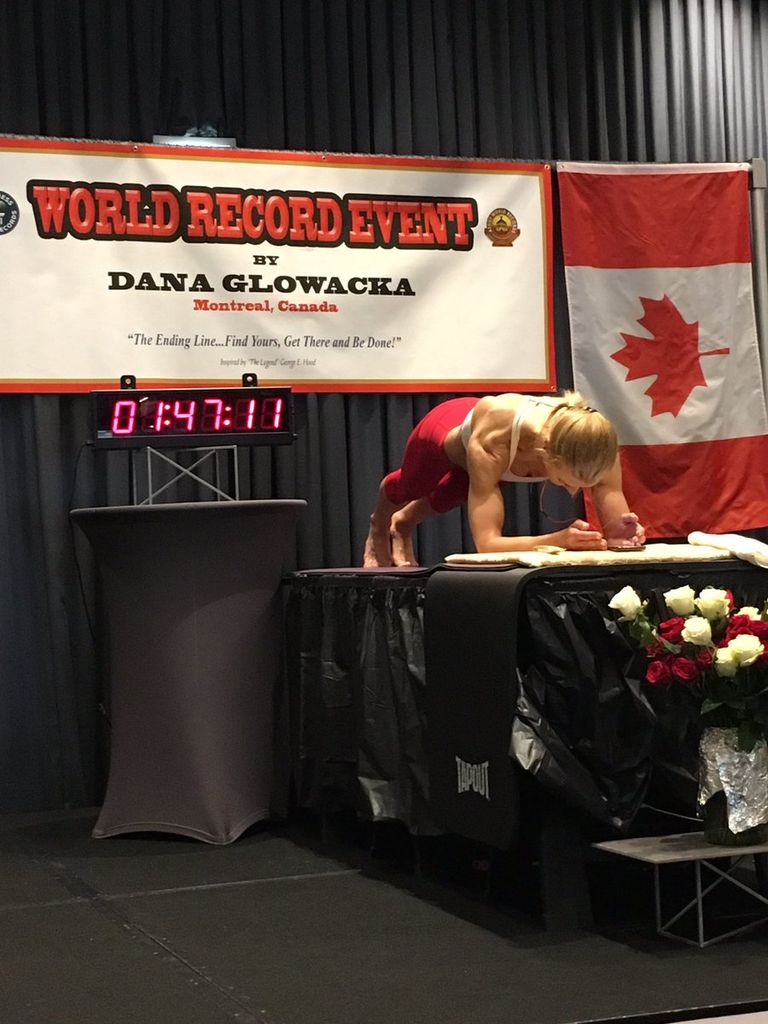 مدربة اليوجا الكندية دانا جلووكا