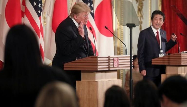 ترامب وآبي خلال مؤتمر صحفي في طوكيو