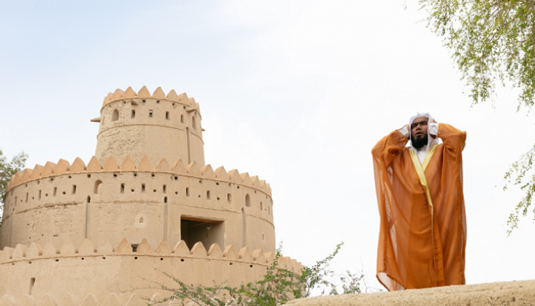 صوت الأذان يصدح مجددا في قلعة الجاهلي التاريخية في الإمارات