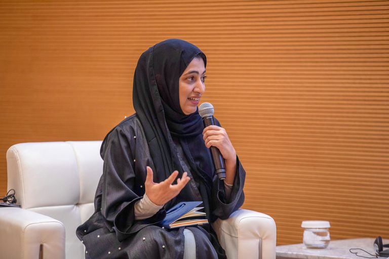 من ندوة "تاريخ الحركة الأدبية في الإمارات"