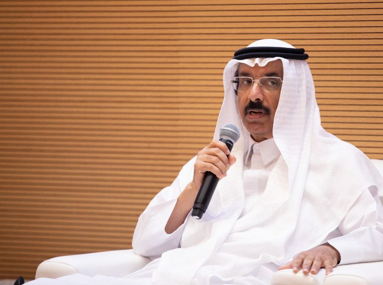 من ندوة "تاريخ الحركة الأدبية في الإمارات"