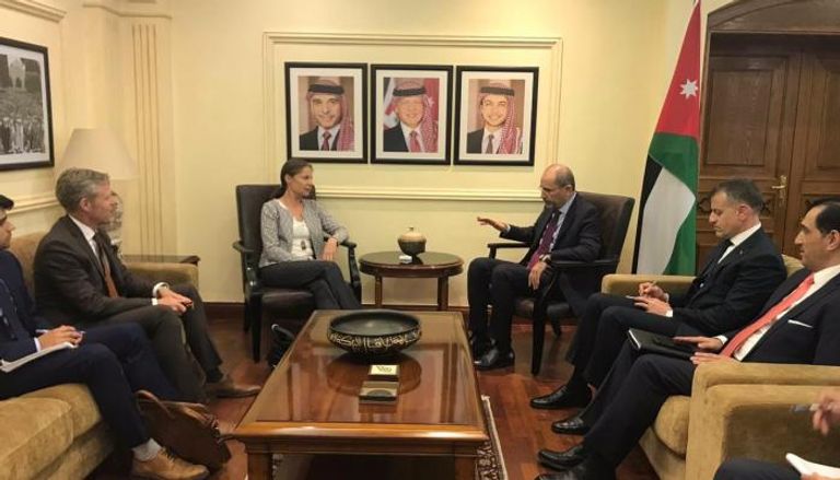  وزير الخارجية الأردني ومسؤولة ملف الشرق الأوسط بالخارجية السويدية 