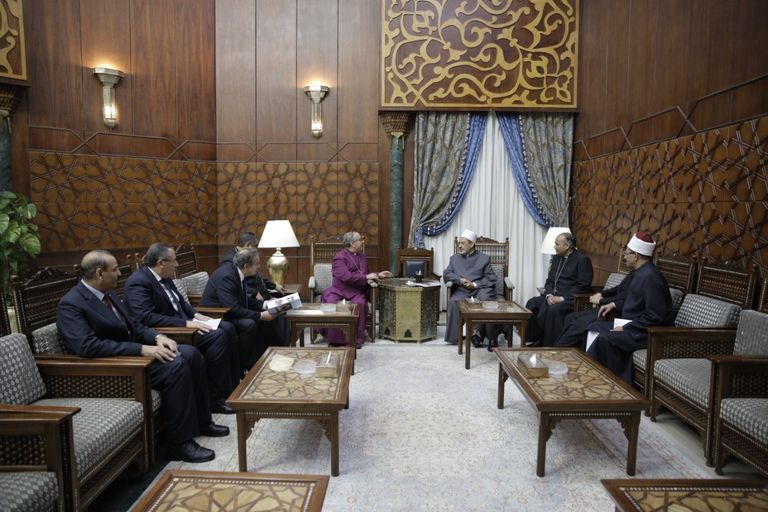 شيخ الأزهر يستقبل المطران منير حنا