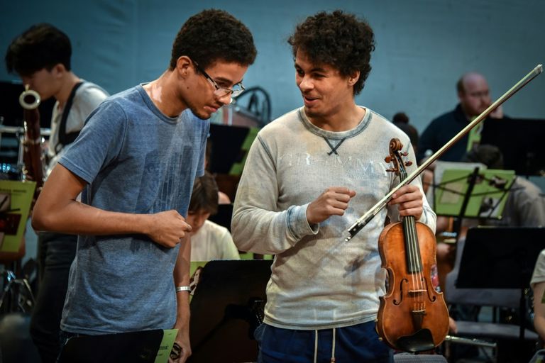 فرقة موسيقية شبابية تسعى لمد الجسور بين واشنطن وهافانا