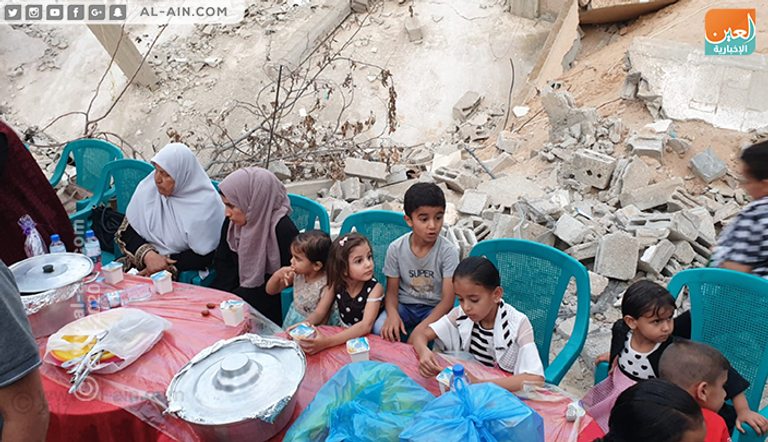 نشطاء يعيدون الحياة فوق الركام بغزة بـ