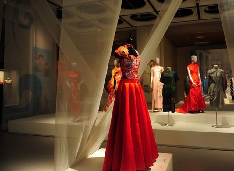 معرض لفساتين تشيباو