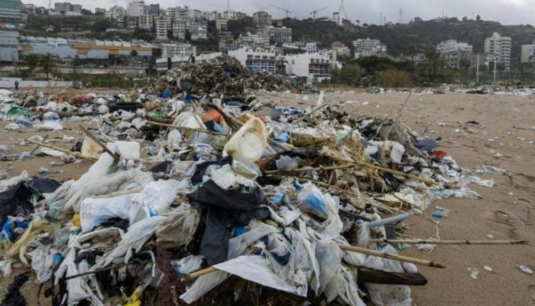 ماليزيا تعيد النفايات البلاستيكية للبلاد المصدرة لها