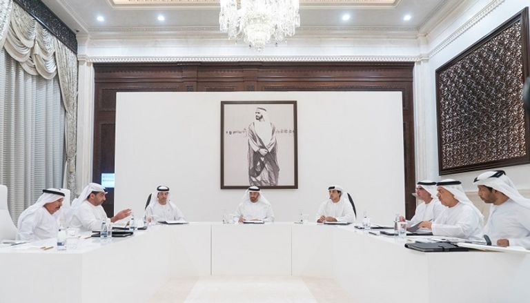 جانب من اجتماع مجلس إدارة جهاز أبوظبي للاستثمار جانب من اجتماع مجلس إدارة جهاز أبوظبي للاستثمار