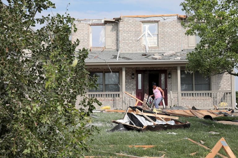 جانب من خسائر الإعصار في ديتون