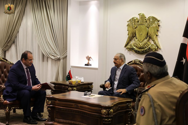 جانب من لقاء  المشير خليفة حفتر  ورئيس المخابرات العامة المصرية