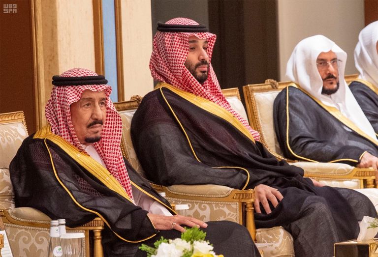 الملك سلمان يدشن برنامج خدمة ضيوف الرحمن  