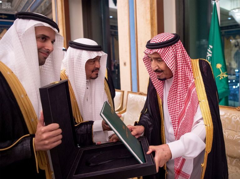 الملك سلمان يدشن برنامج خدمة ضيوف الرحمن  