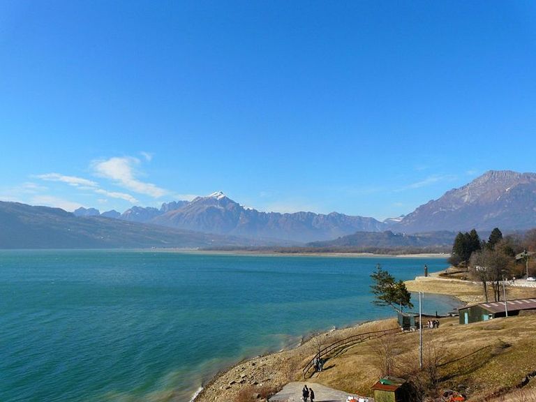 بحيرة سانتا كروتشى الإيطالية