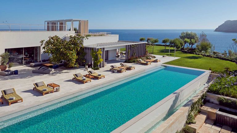 جزيرة إيزلا سا فيرادورا الإسبانية