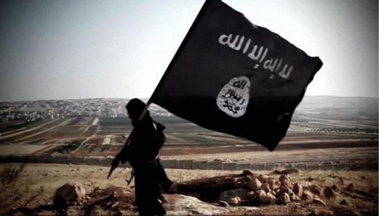 مقاتل تابع لتنظيم داعش الإرهابي