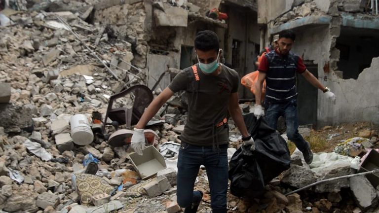 سرور الحسيني فتاة عراقية تحاصر الموت بالموصل