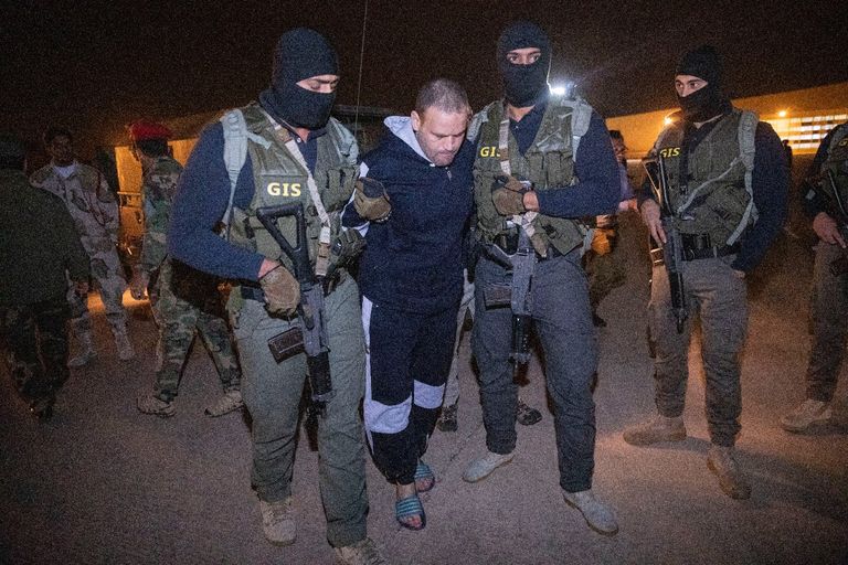 هشام عشماوي بعد وصوله لمطار القاهرة  قوات تابعة للمخابرات المصرية