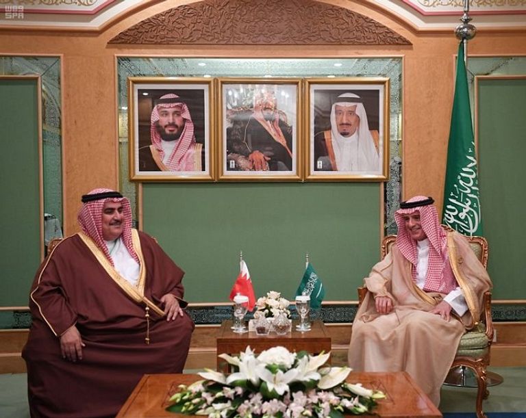 وزير الدولة للشؤون الخارجية السعودي خلال لقائه وزير الخارجية البحريني