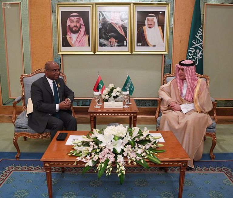 وزير الدولة للشؤون الخارجية السعودي خلال لقائه وزير الخارجية البحريني