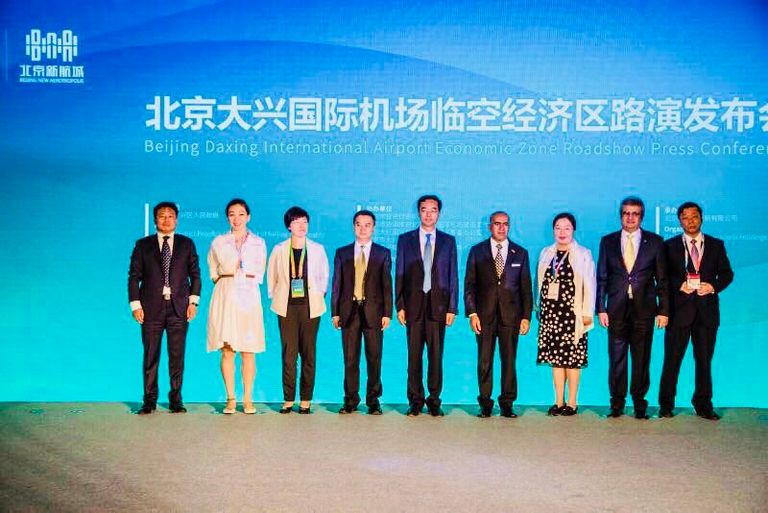 جانب من توقيع اتفاقية بين إعمار للتطوير ونيو إيروبوليس القابضة