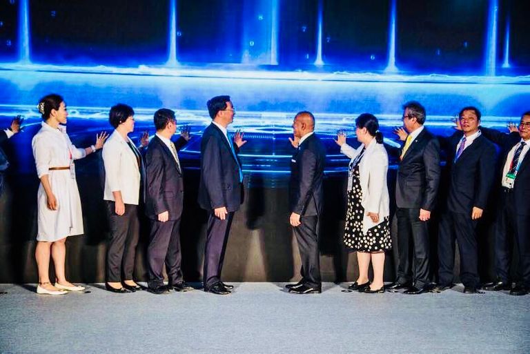 جانب من توقيع اتفاقية بين إعمار للتطوير ونيو إيروبوليس القابضة