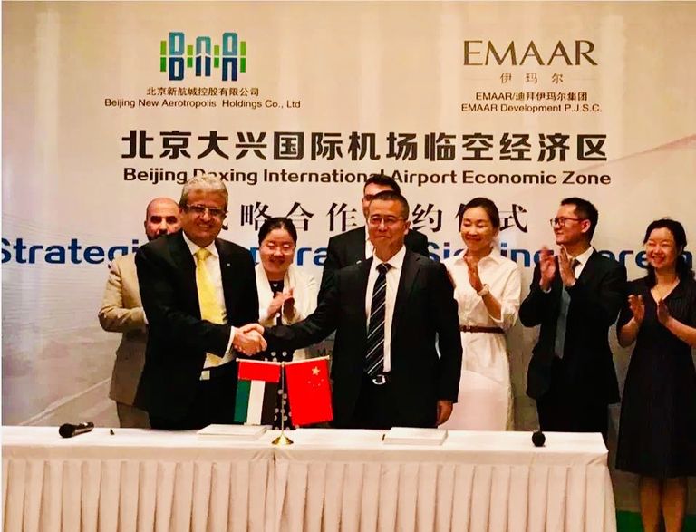 جانب من توقيع اتفاقية بين إعمار للتطوير ونيو إيروبوليس القابضة