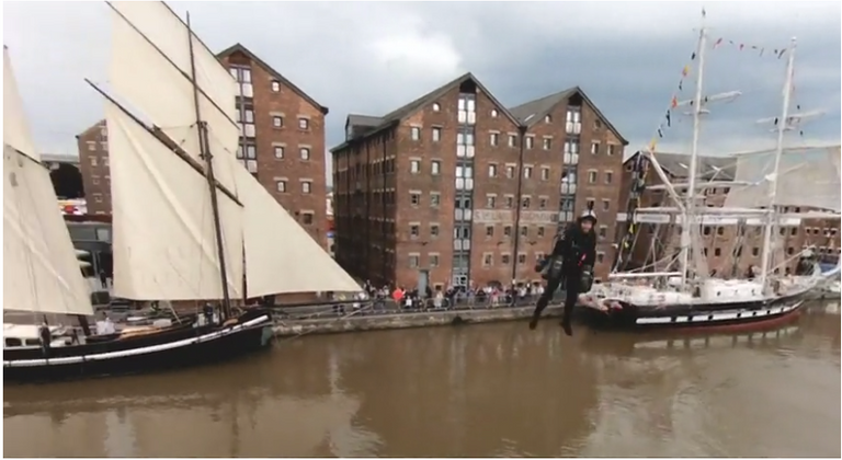 طيارون بـ"سترات نفاثة" يحلقون في سماء إنجلترا