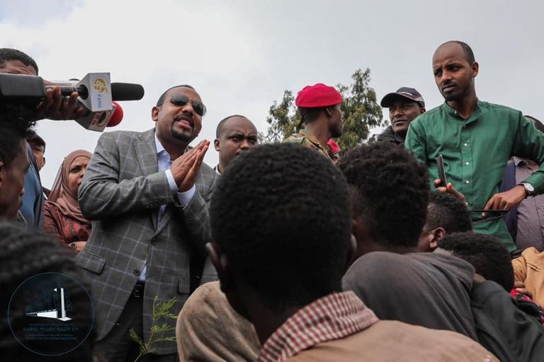 آبي أحمد يتفقد 3 آلاف عائد من النزوح بجنوب إثيوبيا