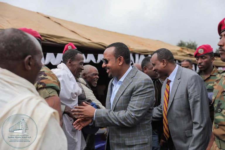 آبي أحمد يتفقد 3 آلاف عائد من النزوح بجنوب إثيوبيا