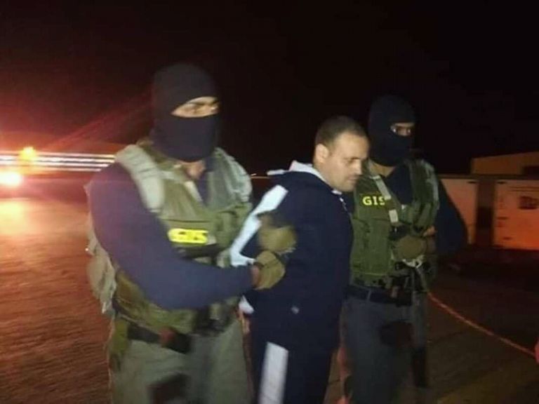 لحظة تسليم الإرهابي هشام عشماوي إلى مصر