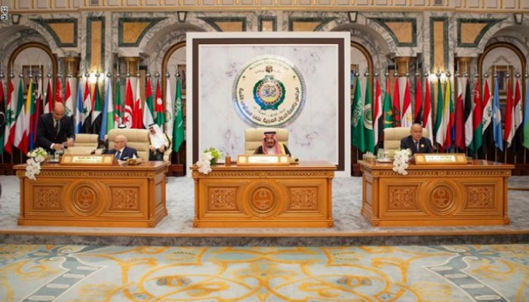 الملك سلمان بن عبدالعزيز في القمة العربية الطارئة بقصر الصفا