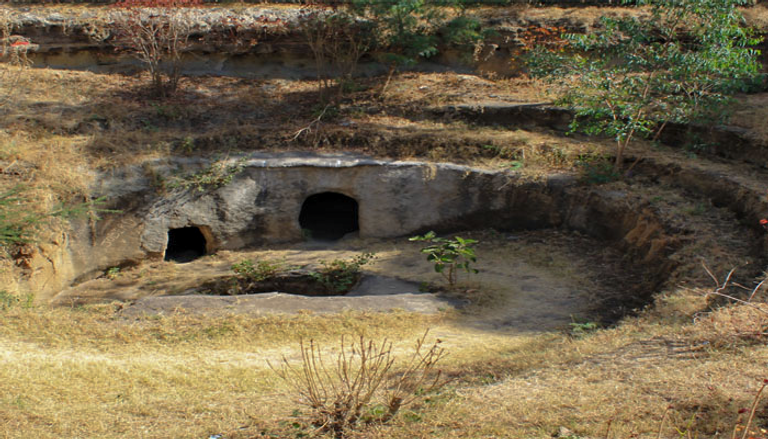 إثيوبي يحفر كهفا يصبح موقعا ترفيهيا 