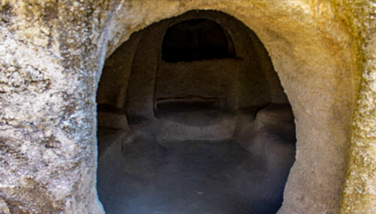 إثيوبي يحفر كهفا يصبح موقعا ترفيهيا 