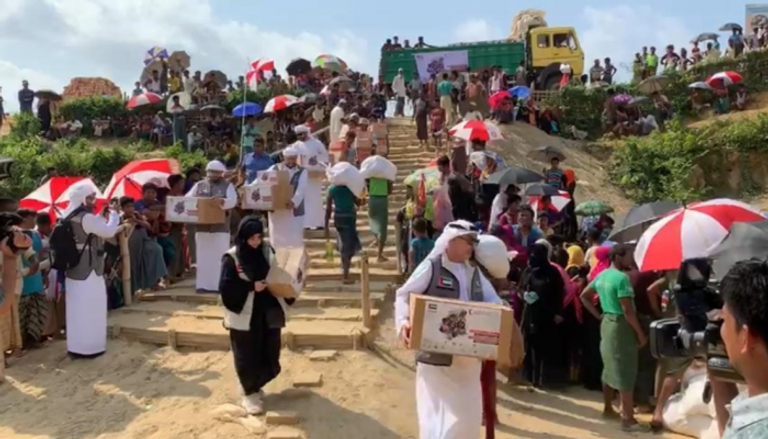 الهلال الأحمر الإماراتي يوزع مساعدات على آلاف اللاجئين الروهينجا