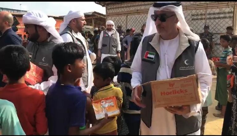 الهلال الأحمر الإماراتي يوزع مساعدات على آلاف اللاجئين الروهينجا