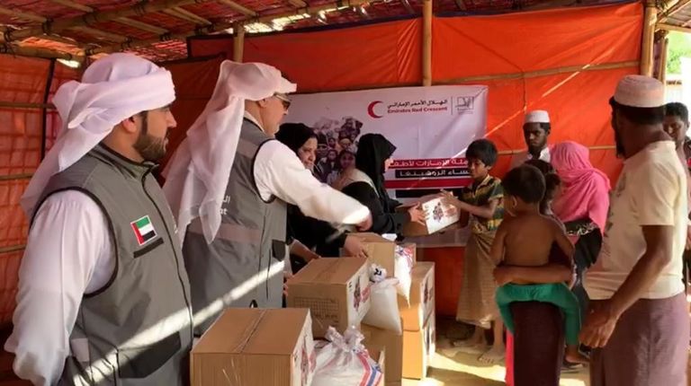 الهلال الأحمر الإماراتي يوزع مساعدات على آلاف اللاجئين الروهينجا