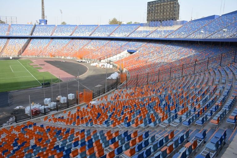 مدرجات استاد القاهرة الدولي بعد أعمال التطوير مصطفى مدبولي رئيس الوزراء المصري يتفقد استاد القاهرة