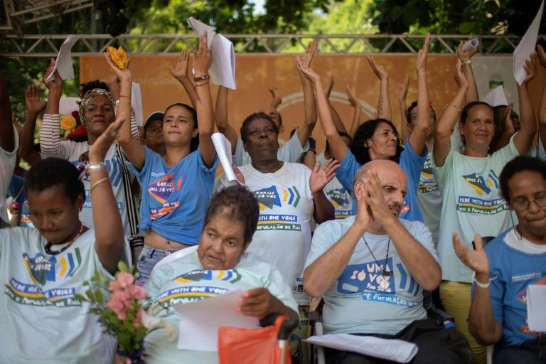 ريكاردو برانكو يعزف أمام الفرقة