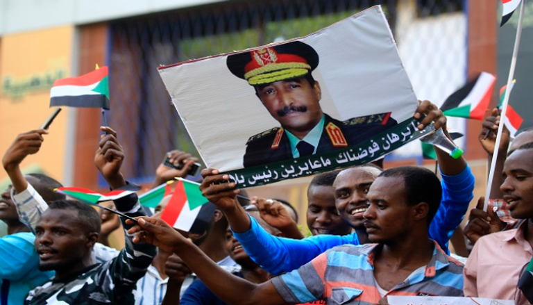 مسيرة مؤيدة للمجلس العسكري الانتقالي السوداني - الفرنسية 
