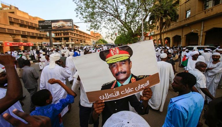 مسيرة مؤيدة للمجلس العسكري الانتقالي السوداني - الفرنسية