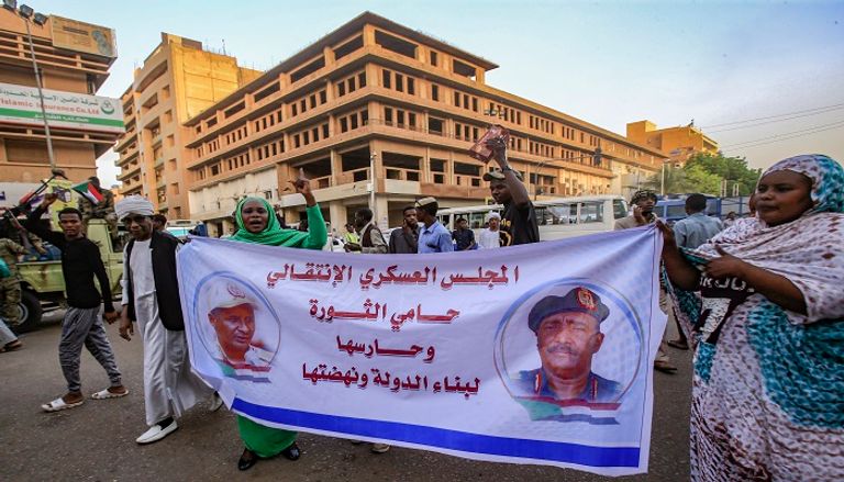 مسيرة مؤيدة للمجلس العسكري الانتقالي السوداني - الفرنسية