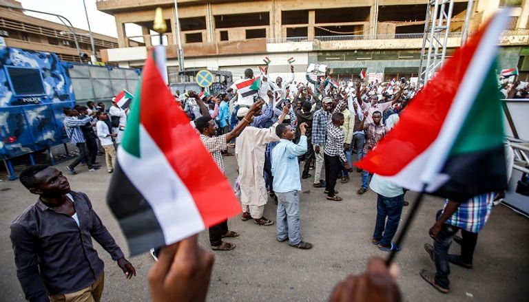 مسيرة مؤيدة للمجلس العسكري الانتقالي السوداني - الفرنسية