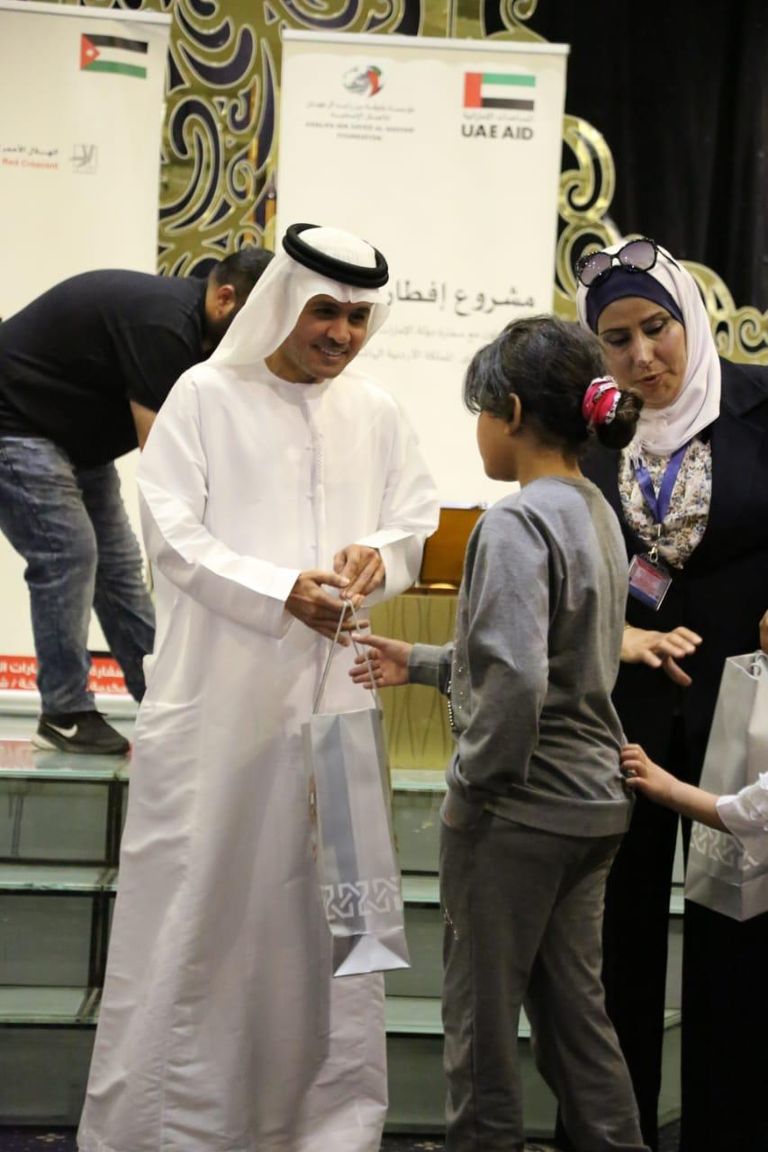 سفارة الإمارات بالأردن تنفذ مشروعي كسوة عيد وزكاة الفطر