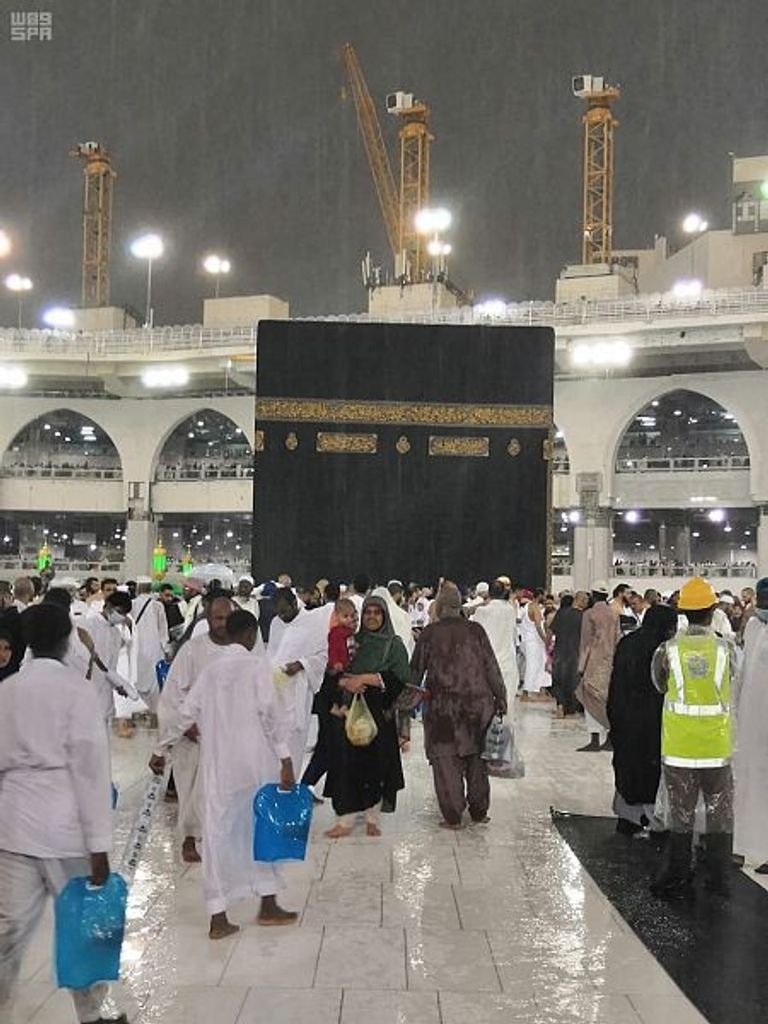 أمطار متوسطة على مكة المكرمة