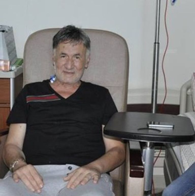 الفنان المصري عزت أبوعوف