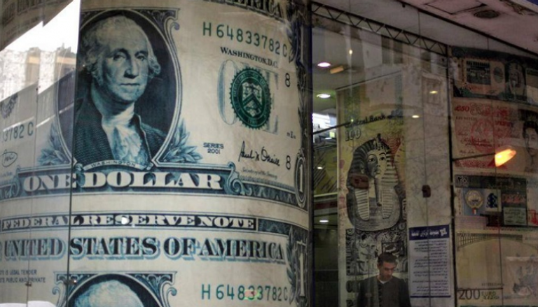 الدولار يواصل منحني التراجع أمام الجنيه في بنوك مصر