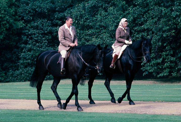 الملكة إليزابيث الثانية ترحب بالرئيس ترامب