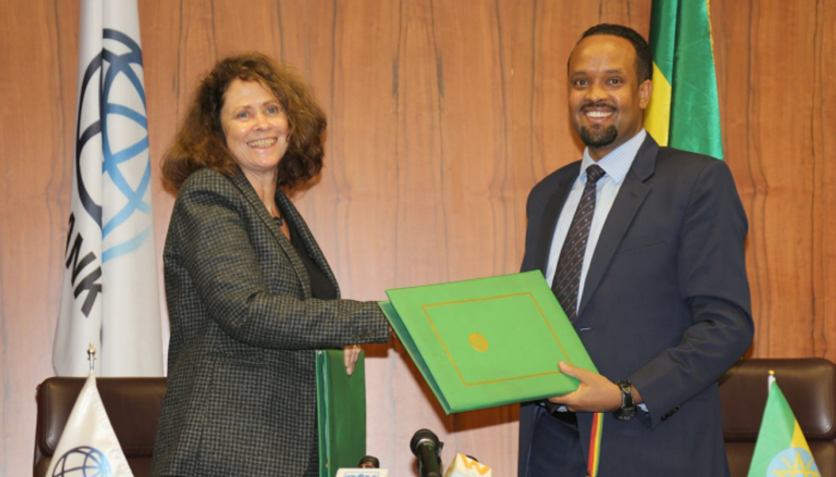 وزير المالية الإثيوبي والمدير القطري للبنك الدولي بإثيوبيا