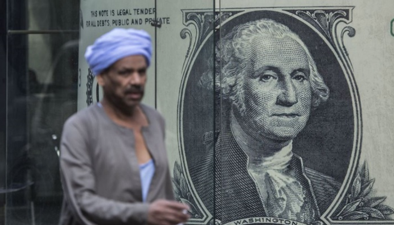 الدولار يواصل تراجعه أمام الجنيه في بنوك مصر قبل إجازة عيد الفطر
